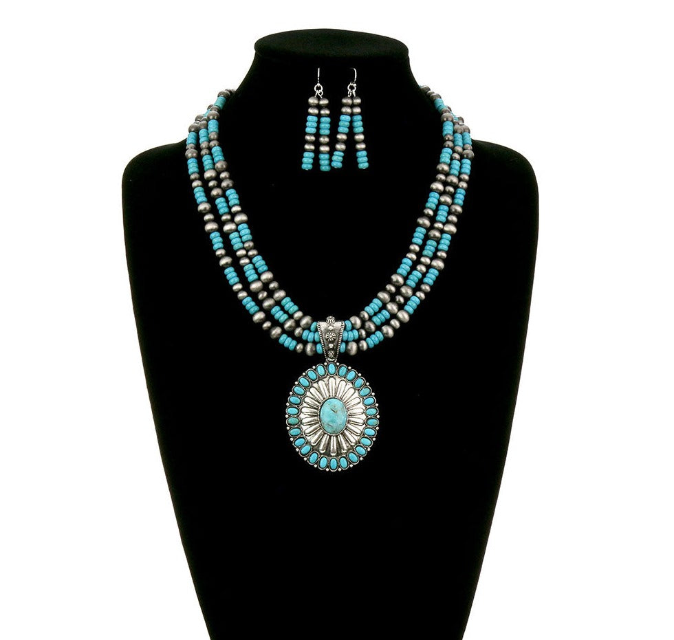 Weser 3 Strand Bead Necklace With Concho Pendant