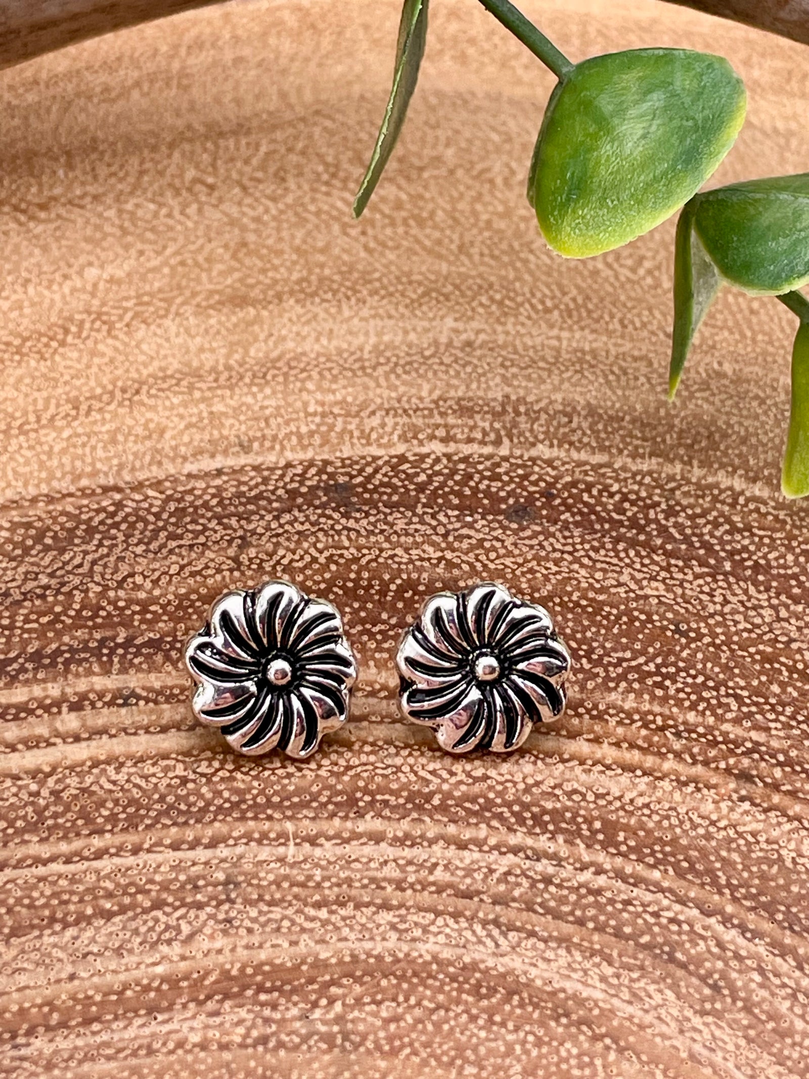 Ascend Fashion Silver Flower Earrings - .4"