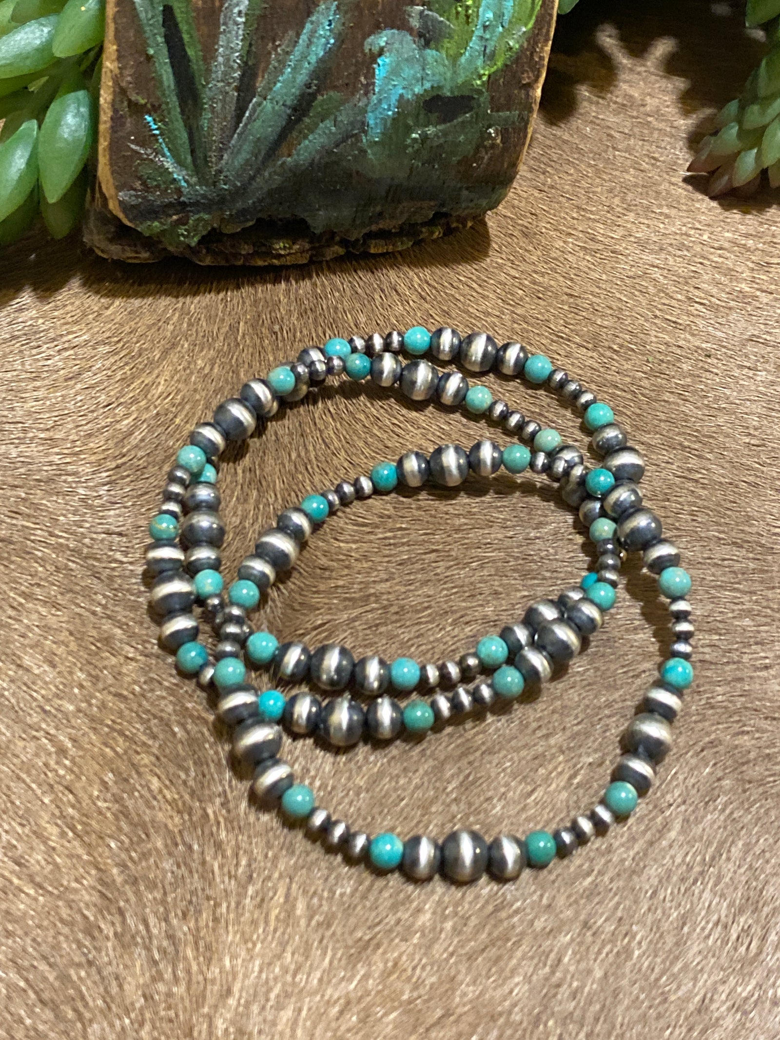 Crane Varied Navajo Pearl and Green Turquoise Stretch Bracelet