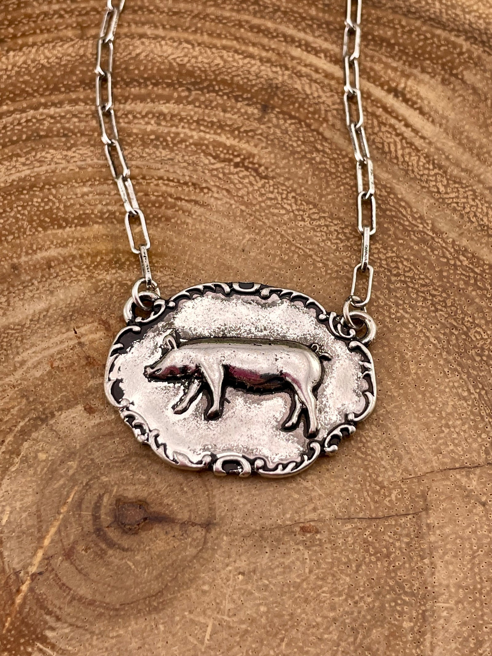 Wagner Oval Pig Fashion Necklace
