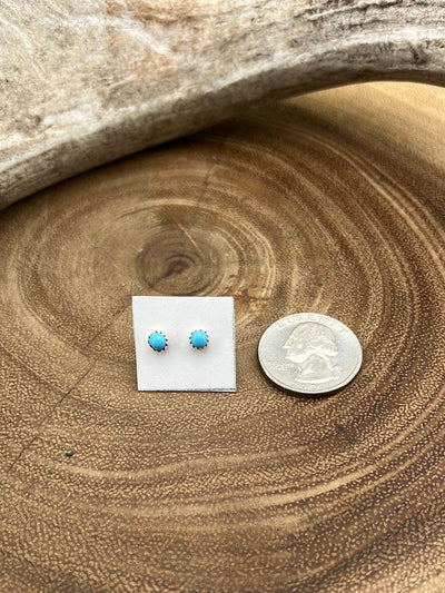Johnson Petite Round Studs in Scallop Sterling Setting - 3mm Blue