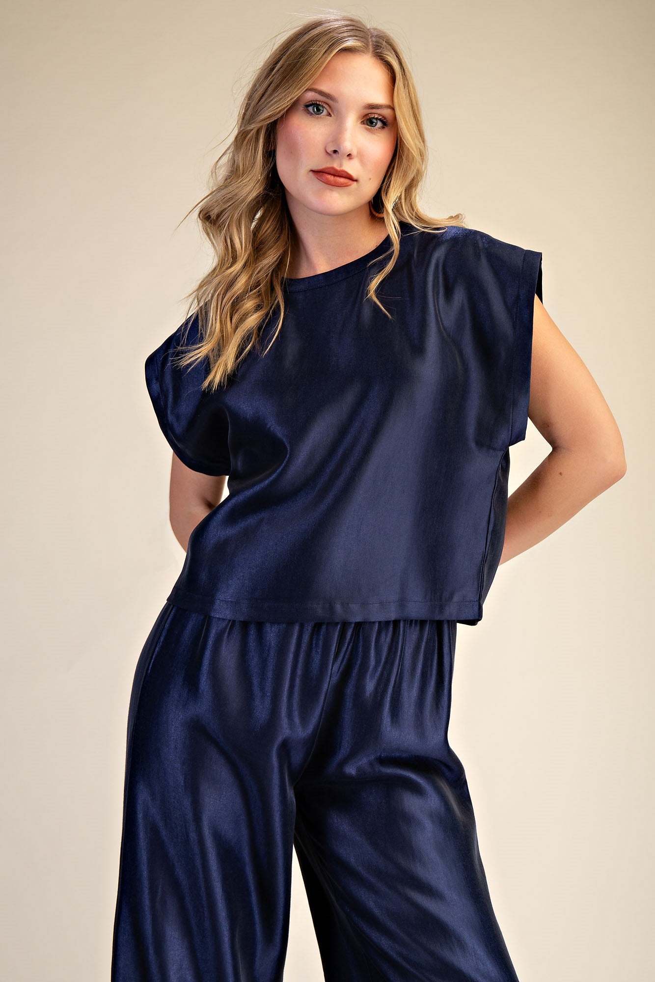 Gwen Neck Band Short Sleeve Top