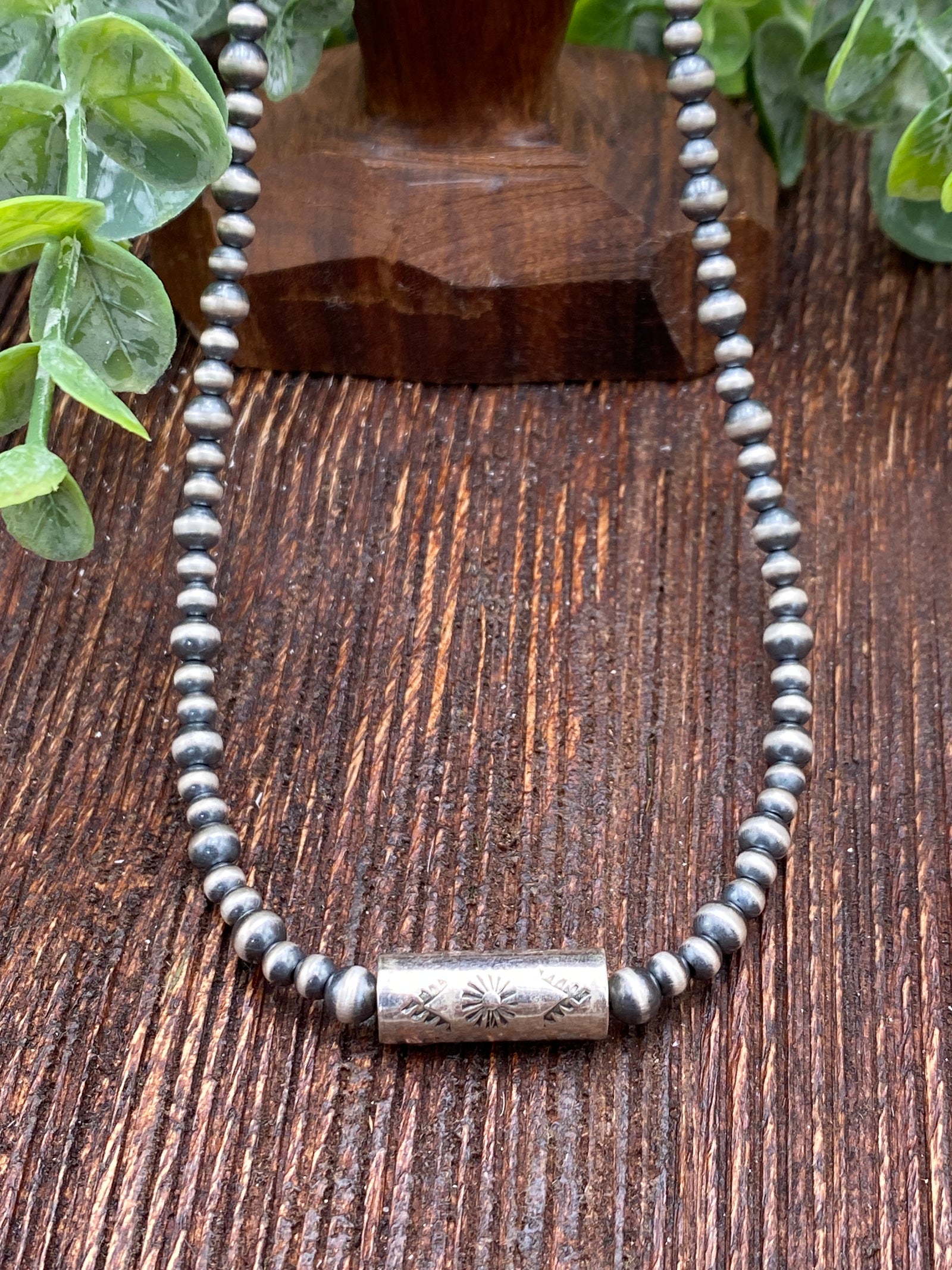 Everly 4/5mm Navajo Necklace With Stamped Barrel Center - 18"