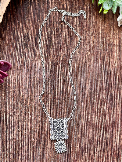 Savannah Fashion Silver Linked Floral Necklace