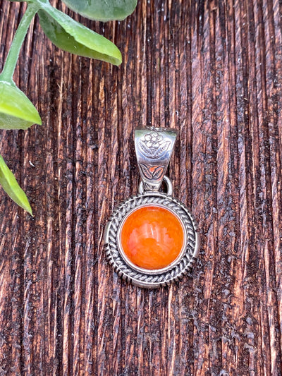 Baker Spiny Oyster Round Stone Sterling Pendant