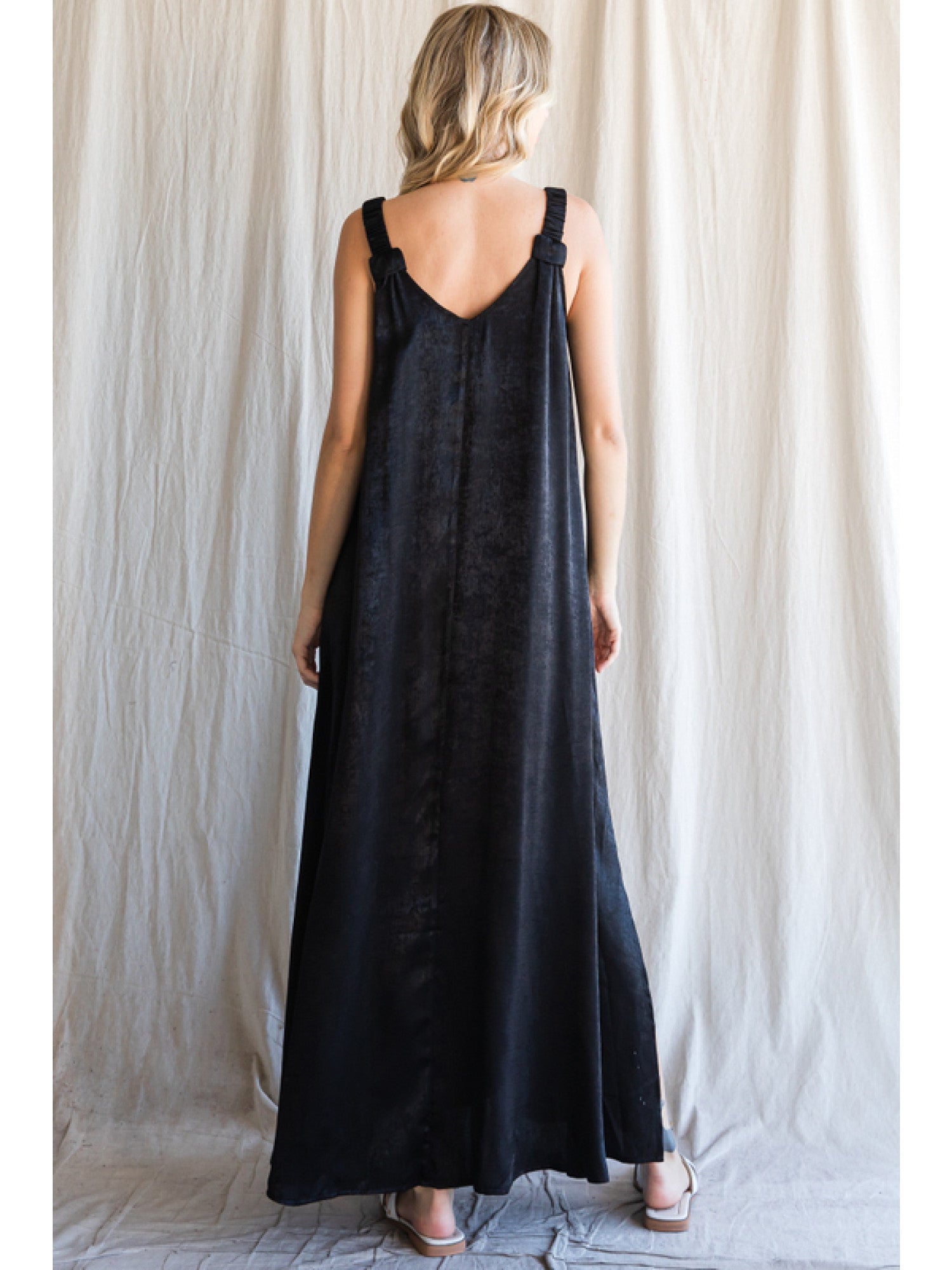 V Neck Maxi Dress - 2 Colors V Neck Maxi Dress - 2 Colors