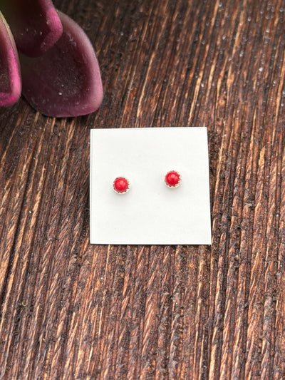 Lucy Petite Scalloped Edge Single Stone Sterling Earrings - .4mm/.3mm