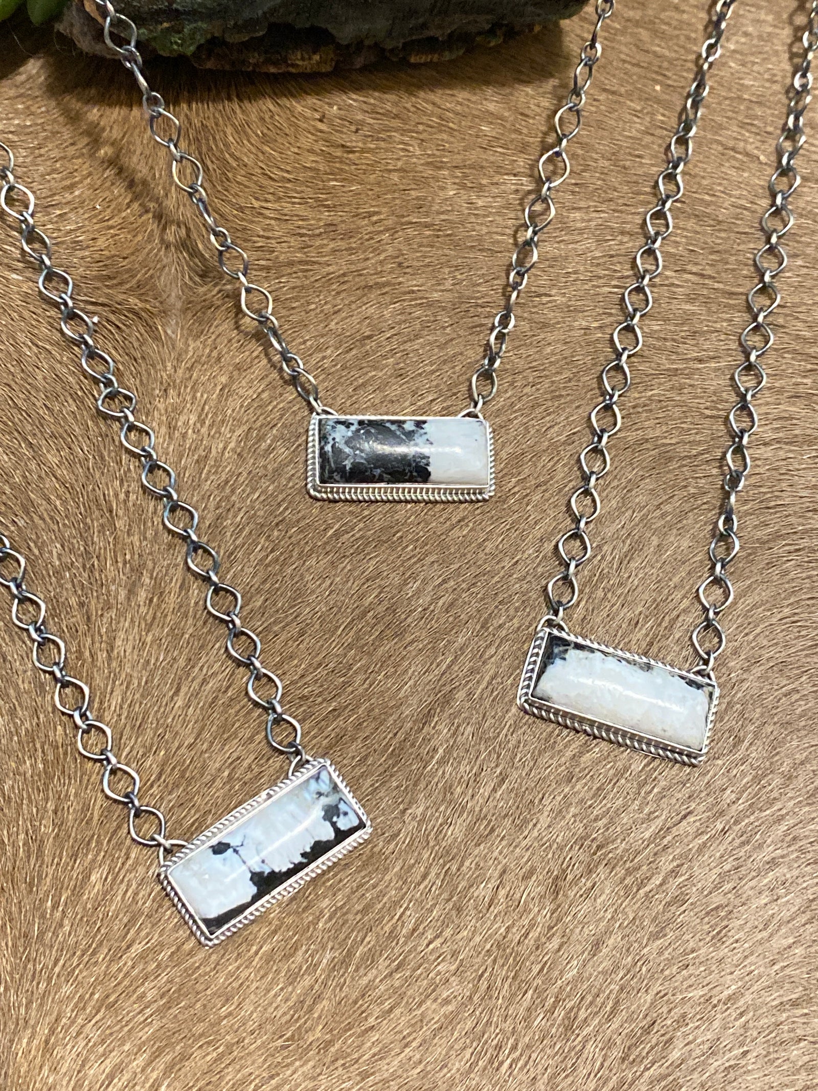 Iverly Sterling Link Chain With .8" White Buffalo Bar - 18"