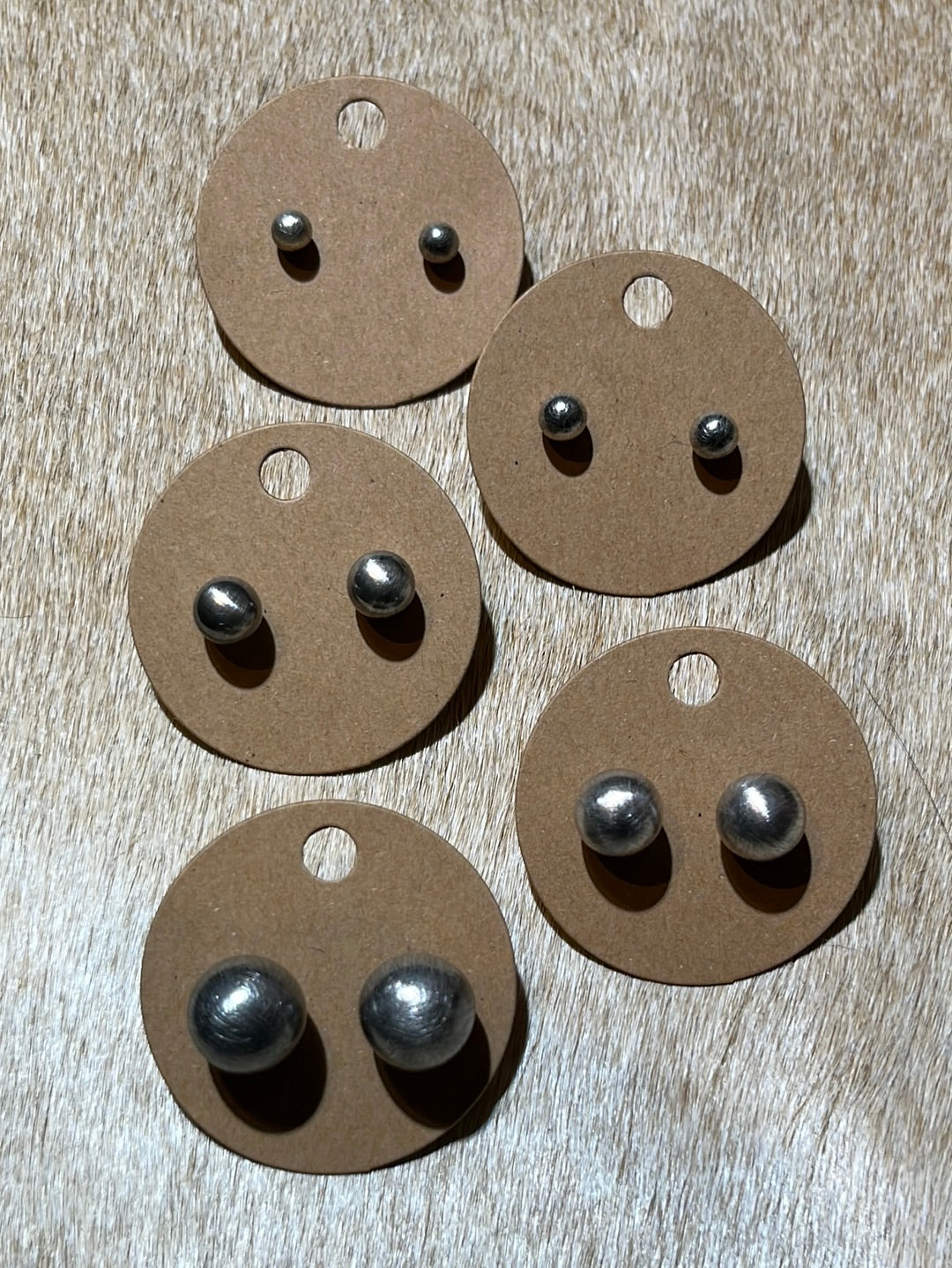 Navajo Pearl Studs 4-12mm