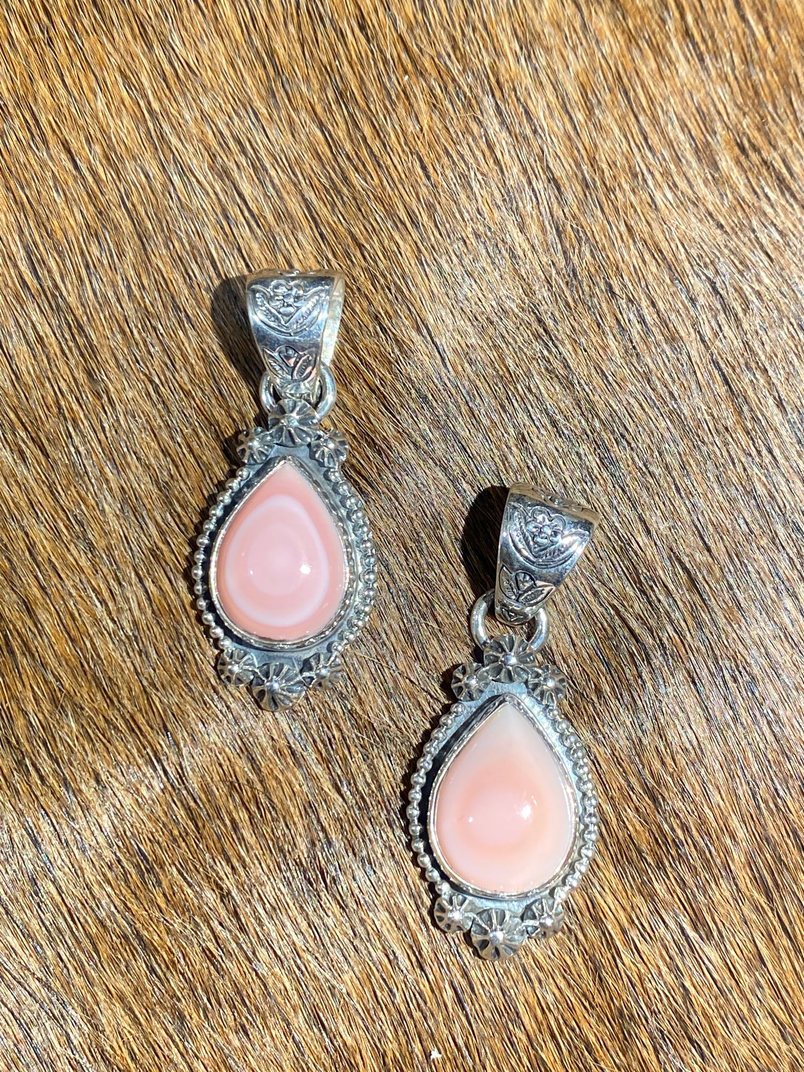 Winchester Sterling Pink Conch Teardrop Pendant With Burst Detail