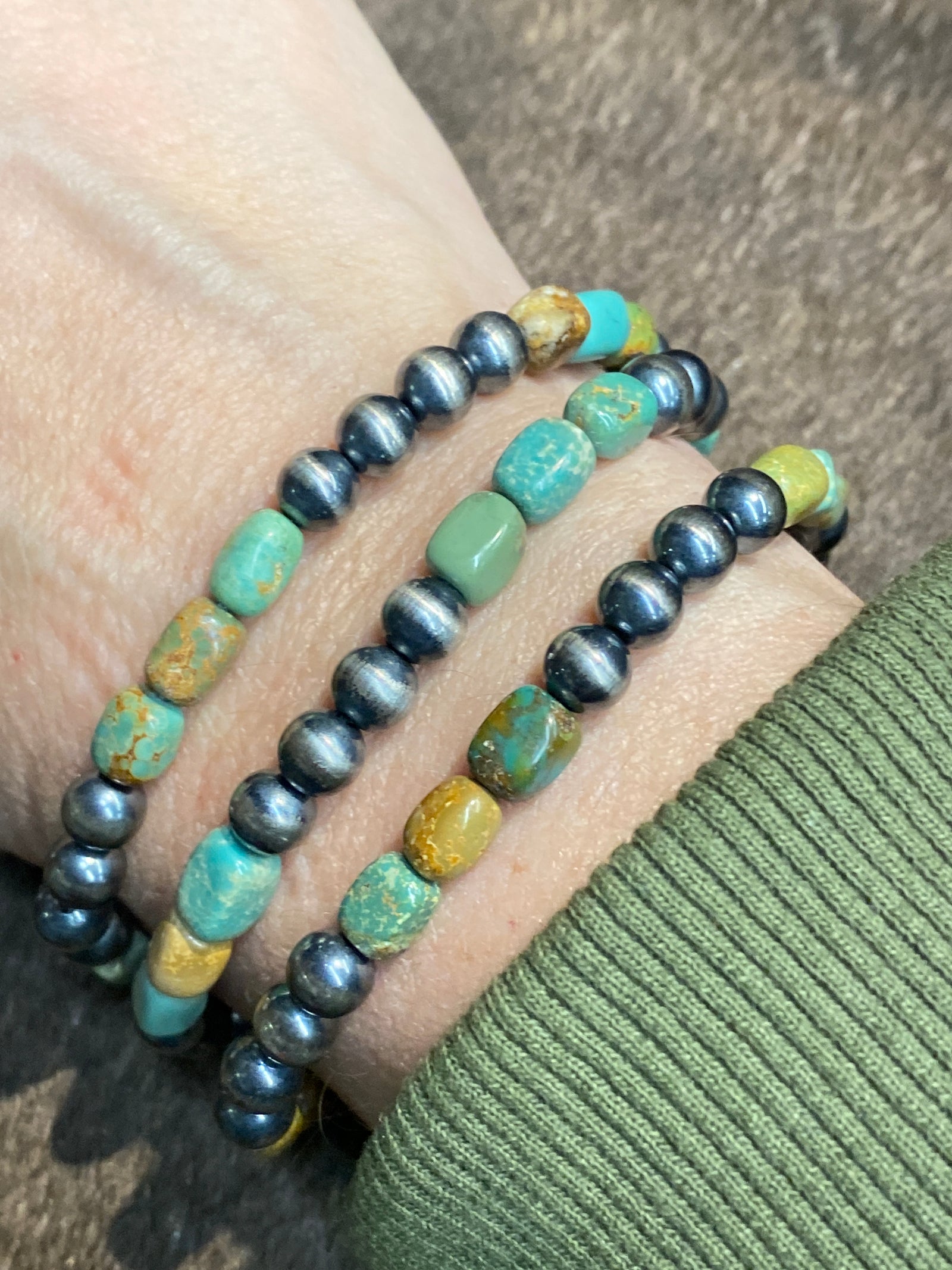 St. John Sterling 6mm Navajo Pearl & Tumbled Turquoise Stretch Bracelet