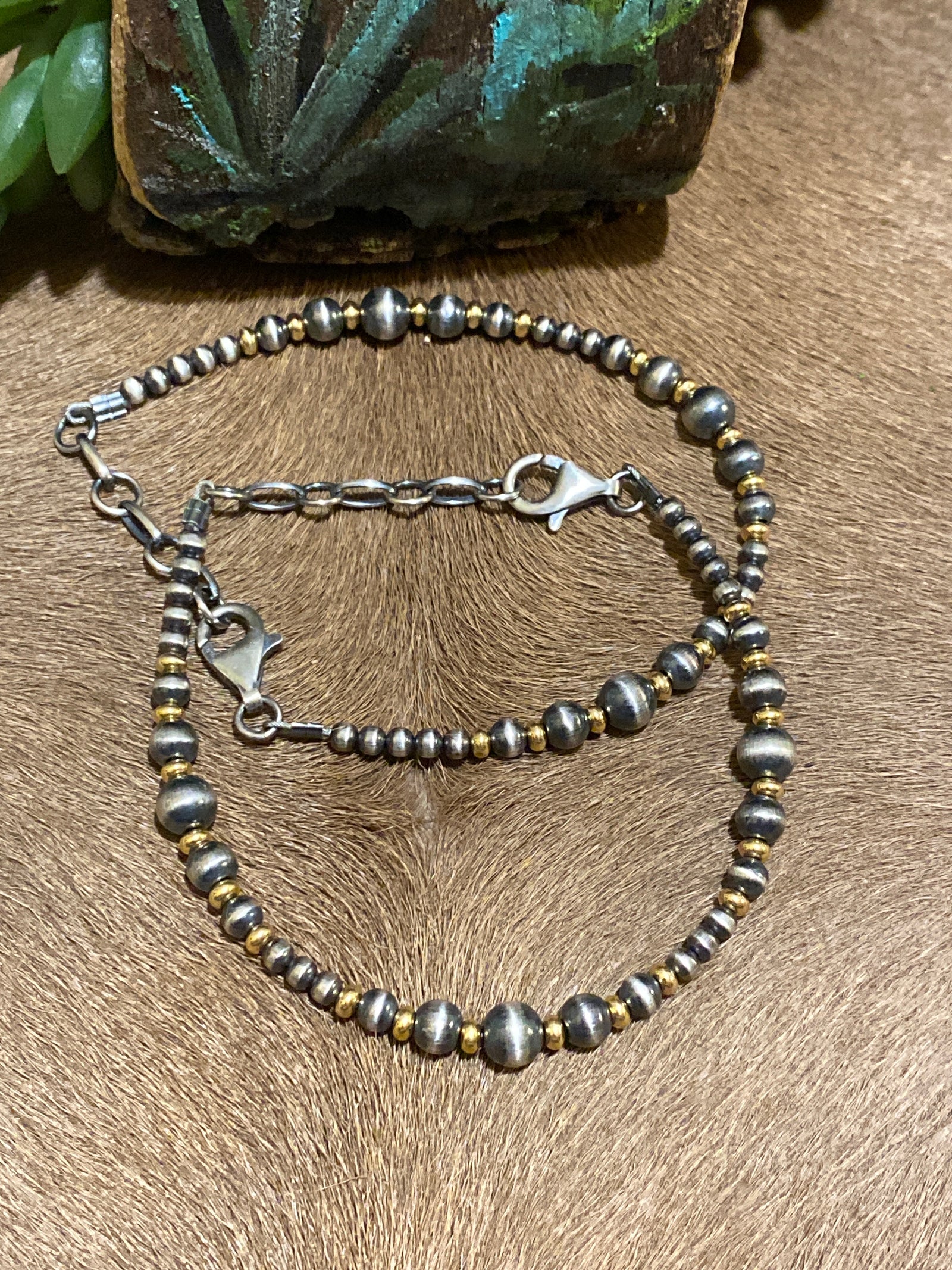 Brisby Varied Navajo Pearl & Gold Bead Bracelet
