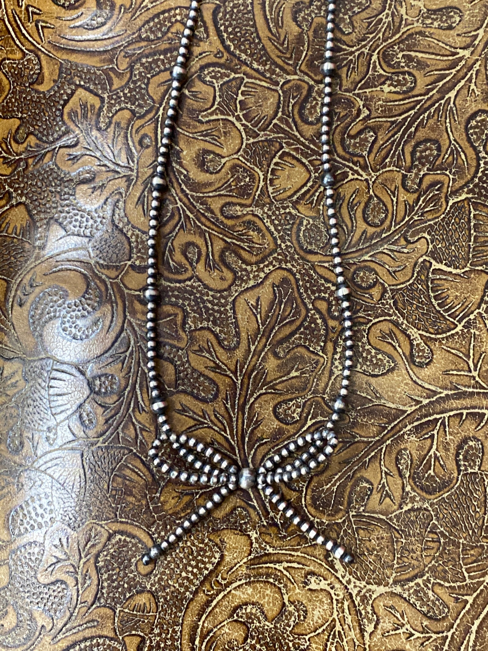 Calypso 3 & 5mm Sterling Silver Navajo Pearl Bow Necklace- 18"