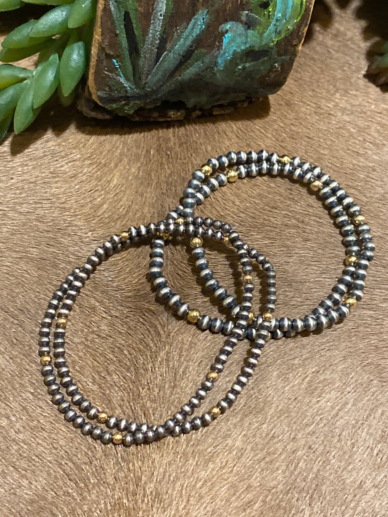 Cooper Navajo Pearl & Gold Bead Stretch Bracelet