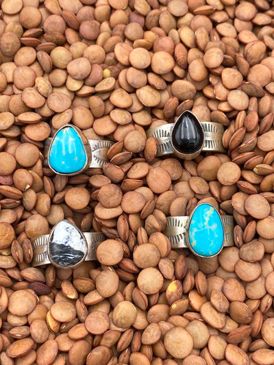 Commodus Lash Stamped Band Single Stone Sterling Ring