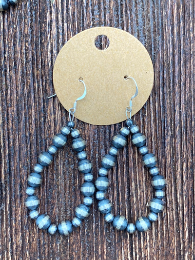 Cade 4 & 6mm Navajo Teardrop Earrings