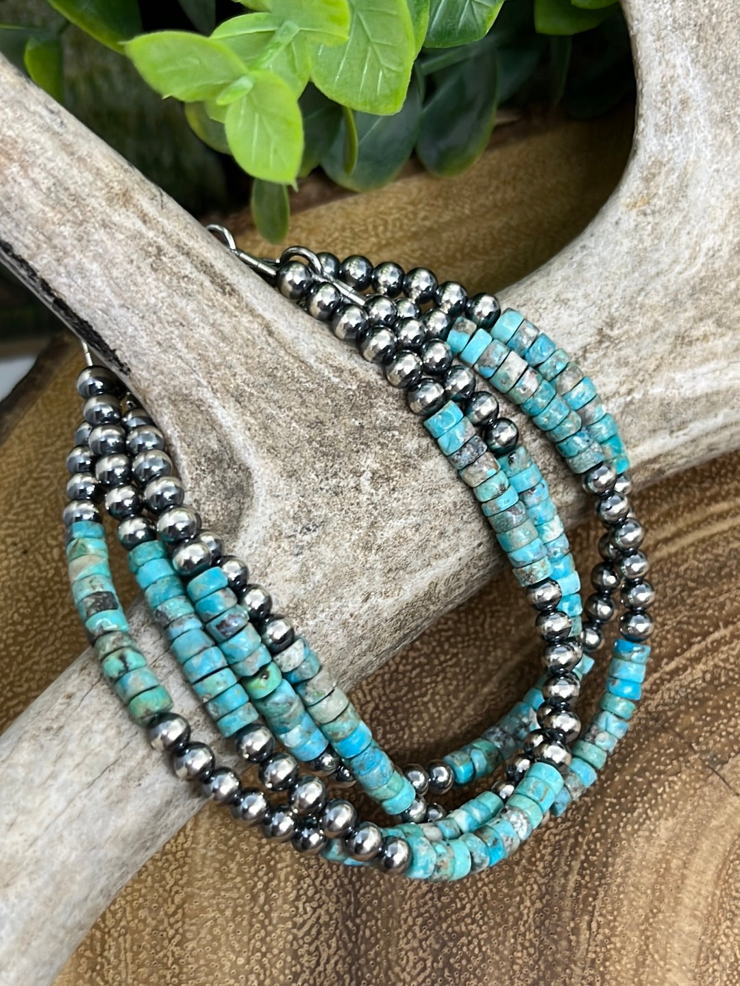 4mm Navajo Pearl Bracelet with Turquoise Detailing