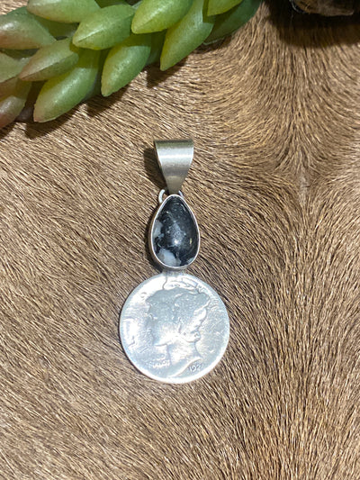 Ivana Stone Liberty Coin Pendant - Black