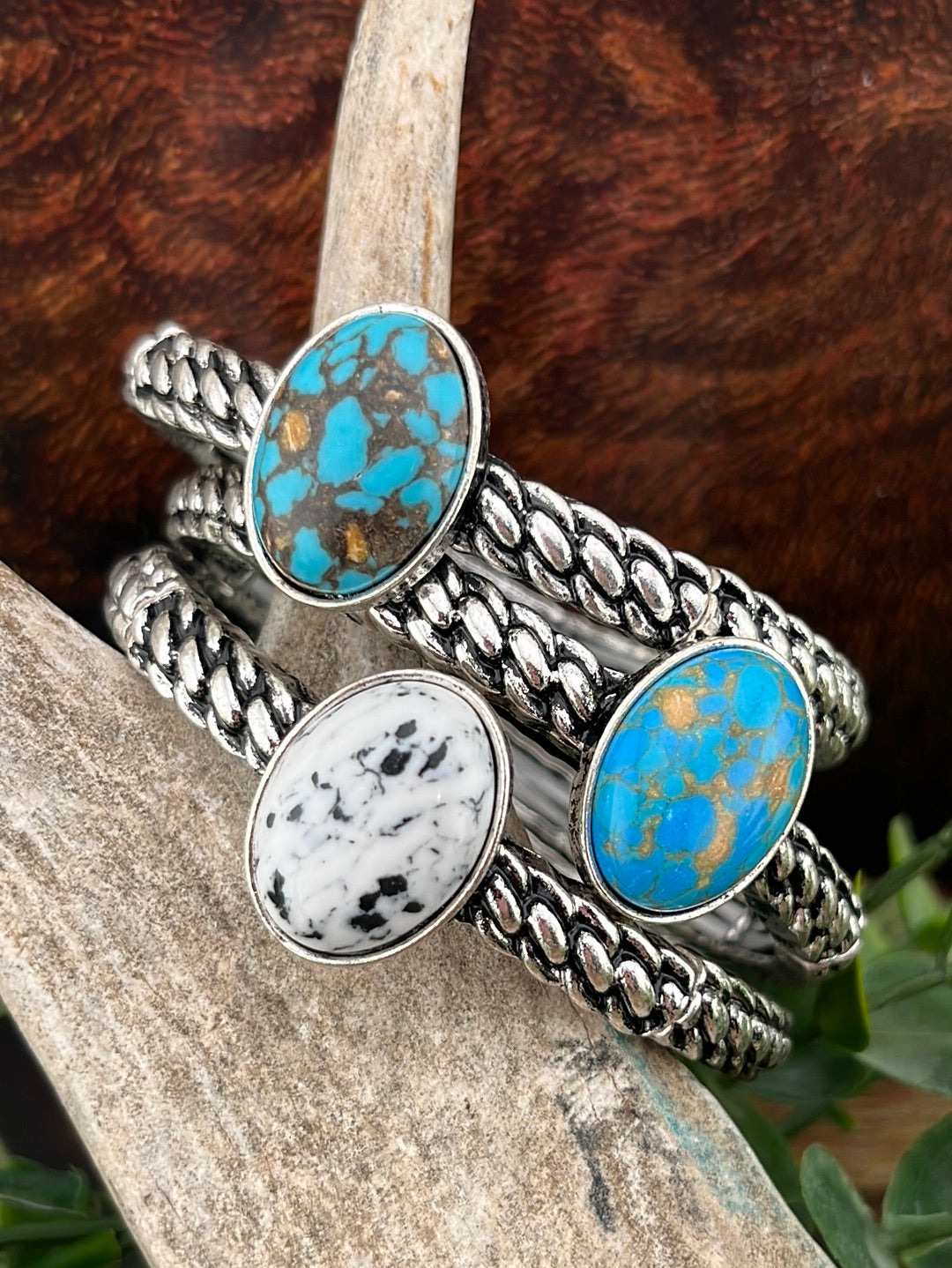 Hillside Fashion Silver Twisted Chain With Oval Stone Stretch Bracelet