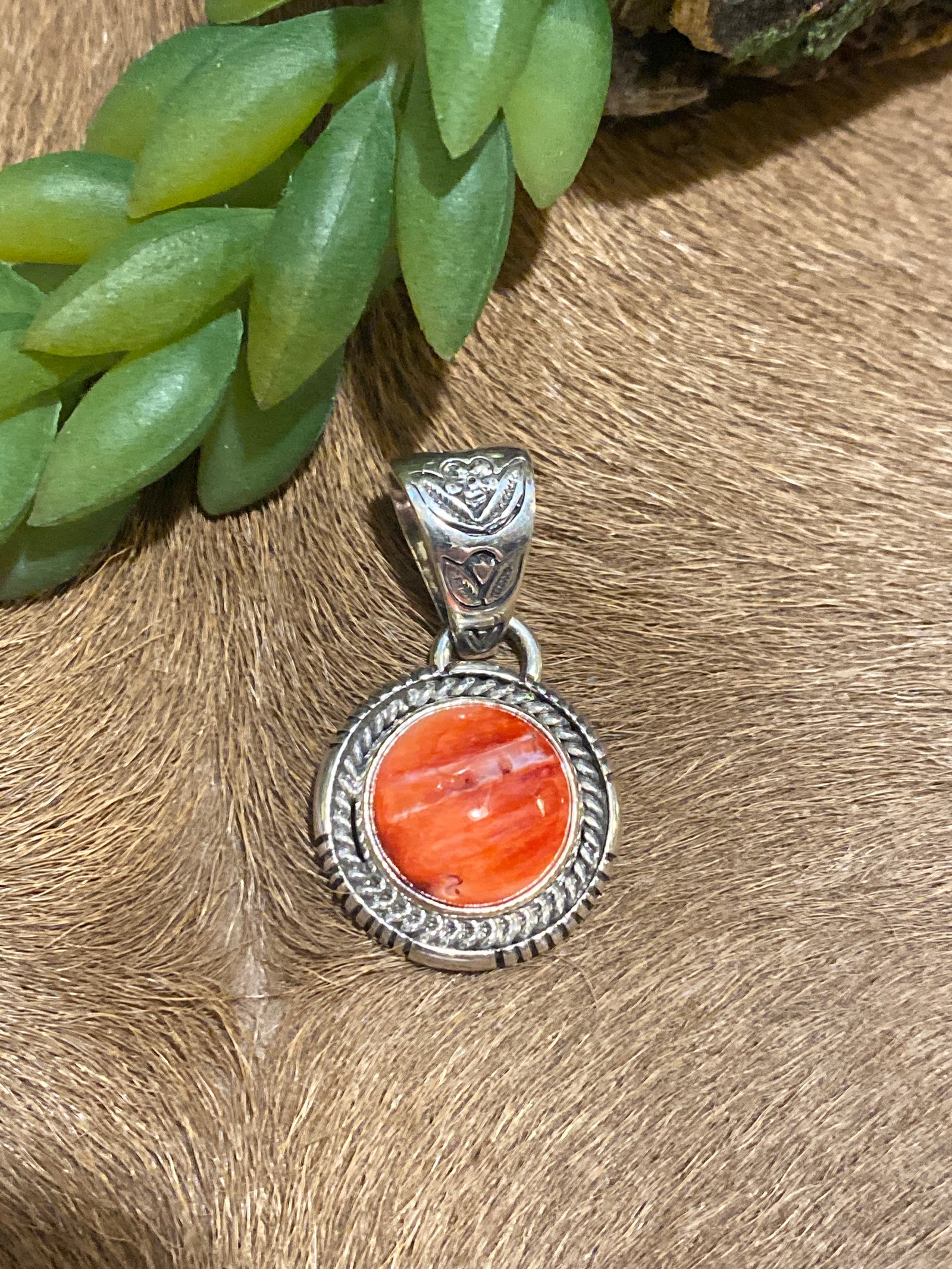 Lucerno Red Spiny Oyster Circle Sterling Pendant
