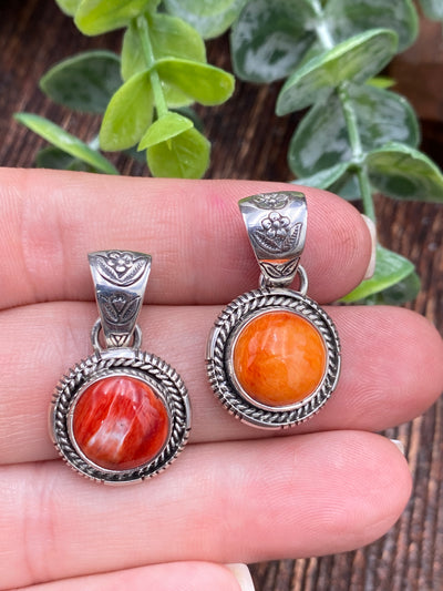 Baker Spiny Oyster Round Stone Sterling Pendant