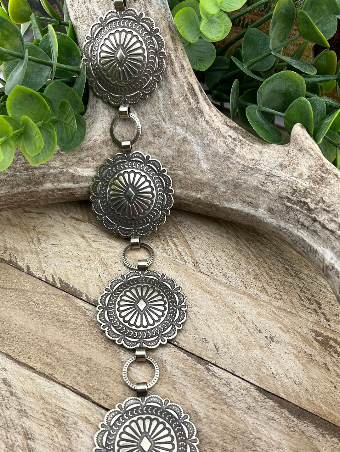 Magnifica Scalloped Concho Lariat Belts & Buckle