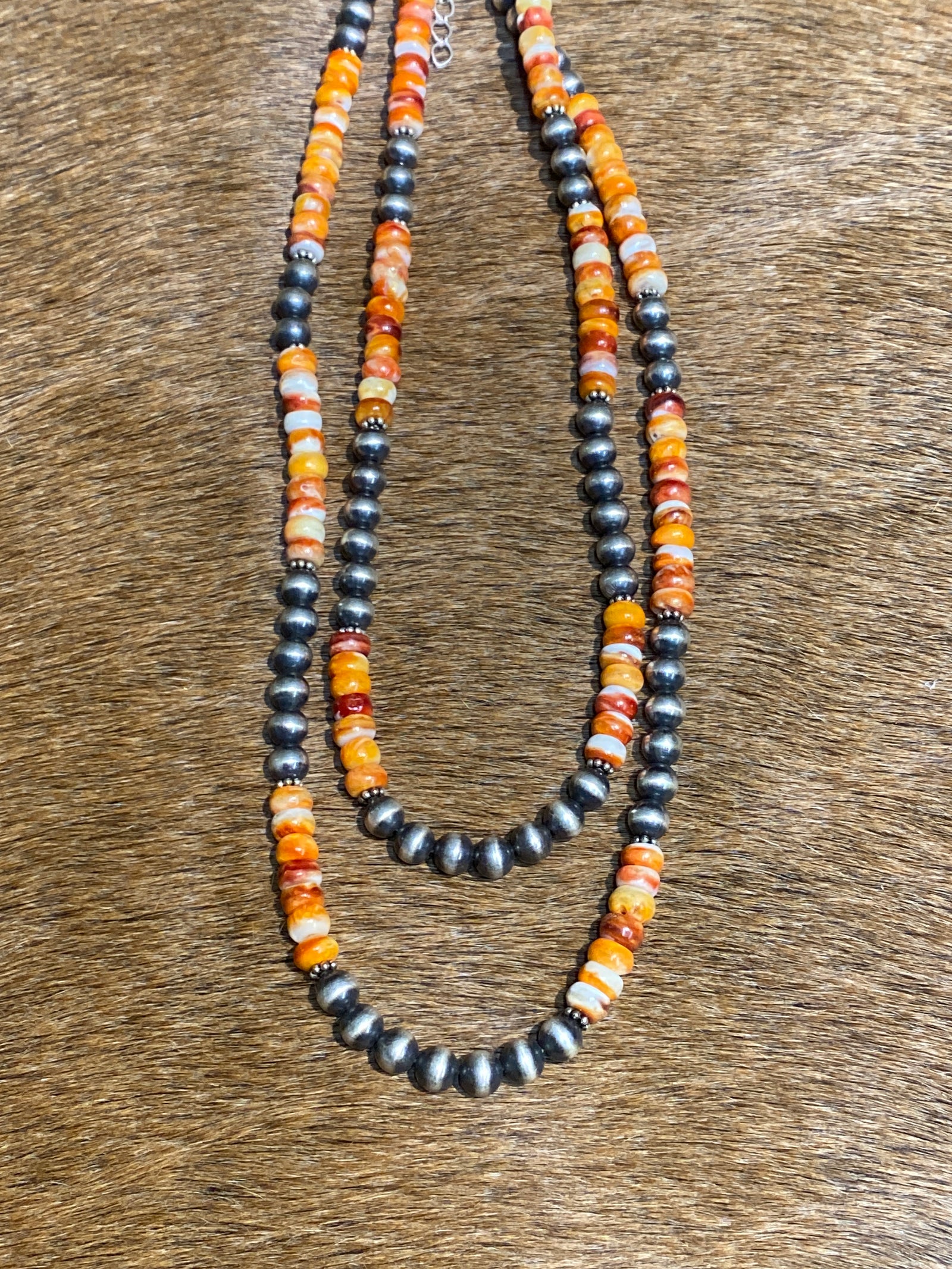Driggs 5mm Navajo Pearl & Orange Spiny Necklace - 18"