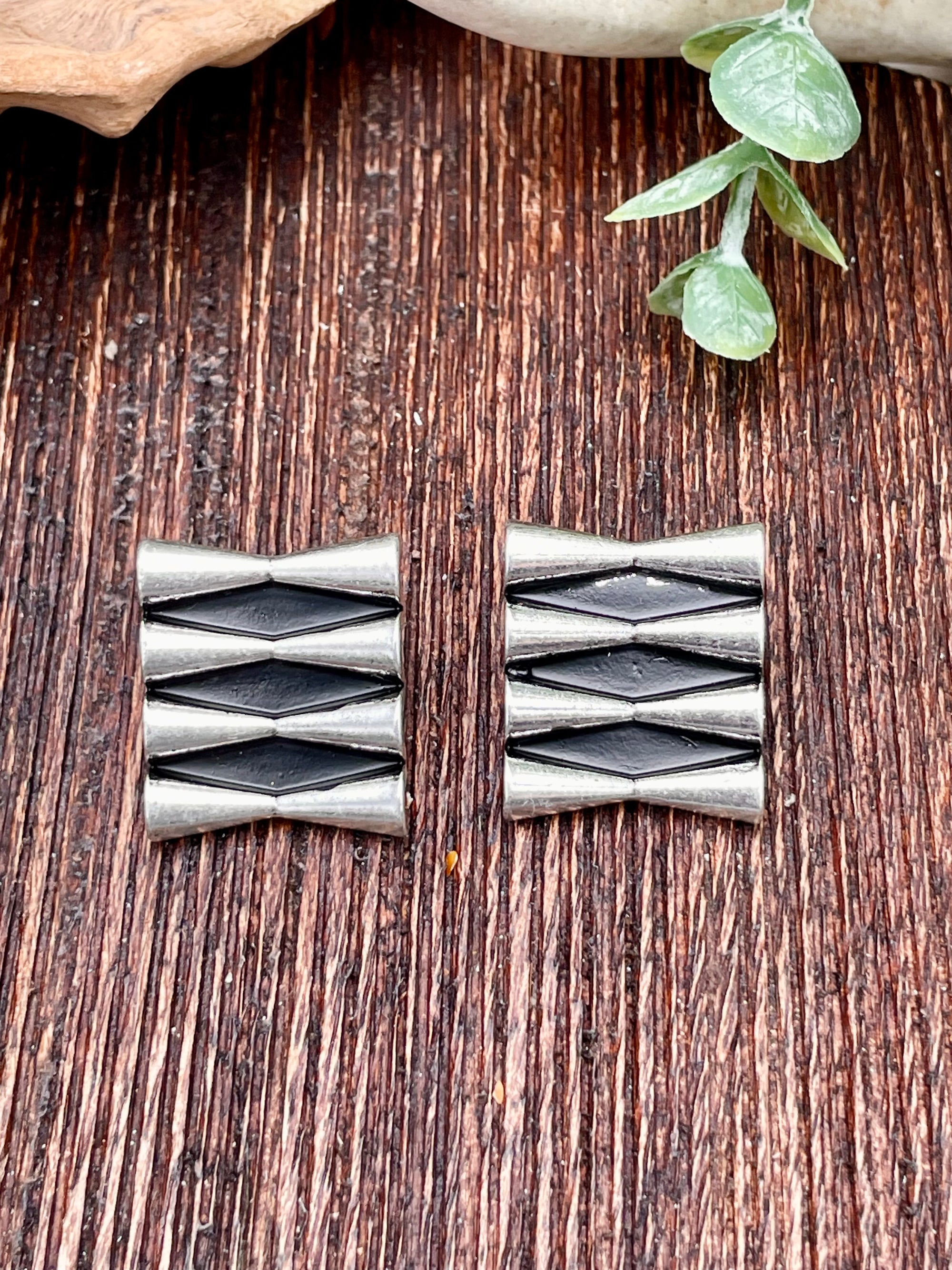 Lanco Hourglass Geometric Earrings