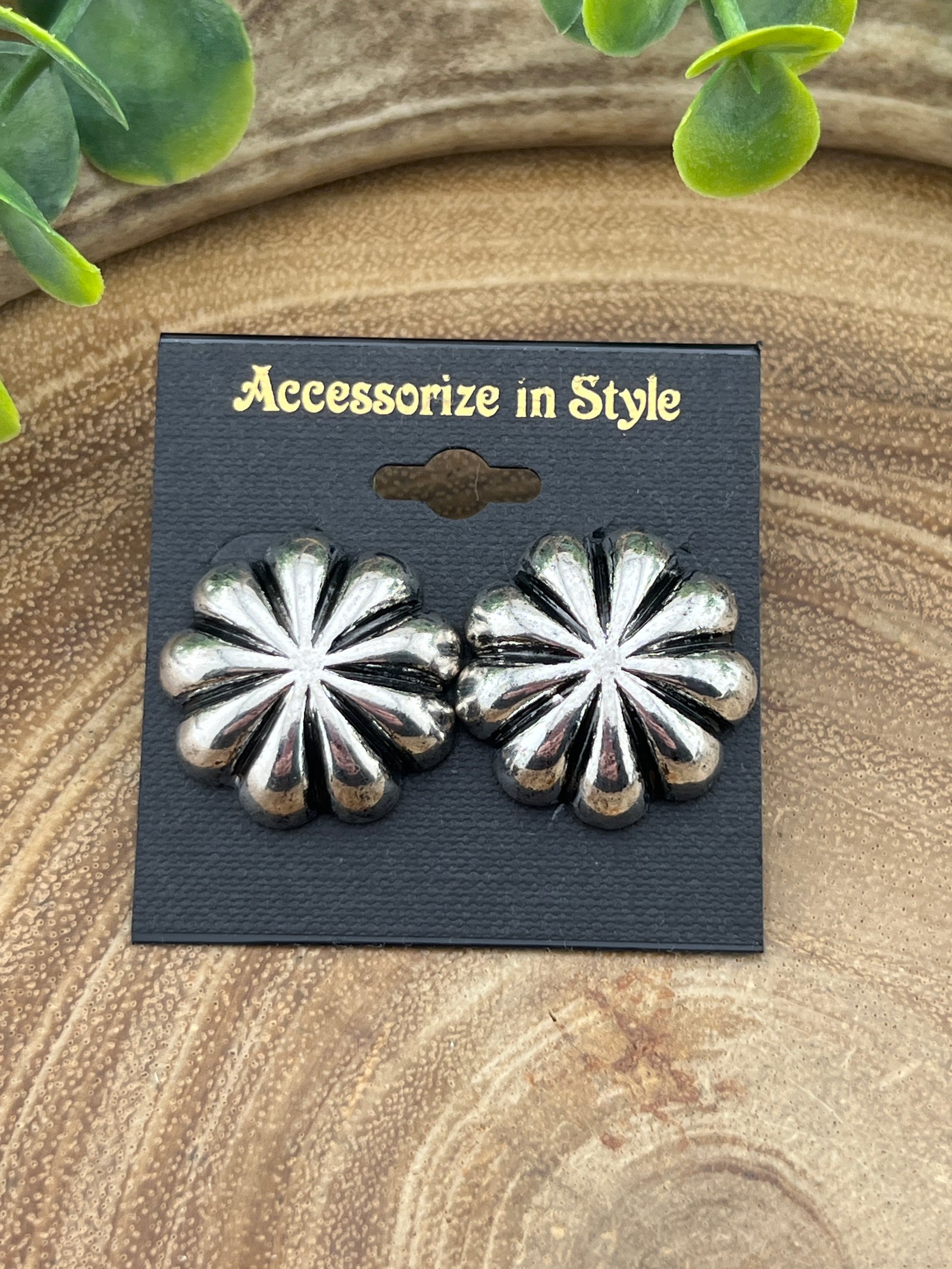 Western Concho Post Earrings JE3905-SB
