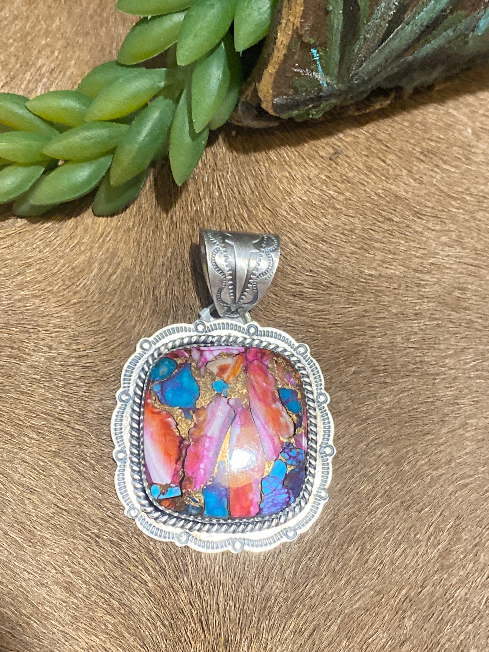 Underground Sterling Scallop Framed Mojave Square Pendant