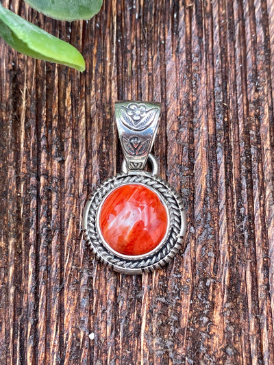 Baker Spiny Oyster Round Stone Sterling Pendant