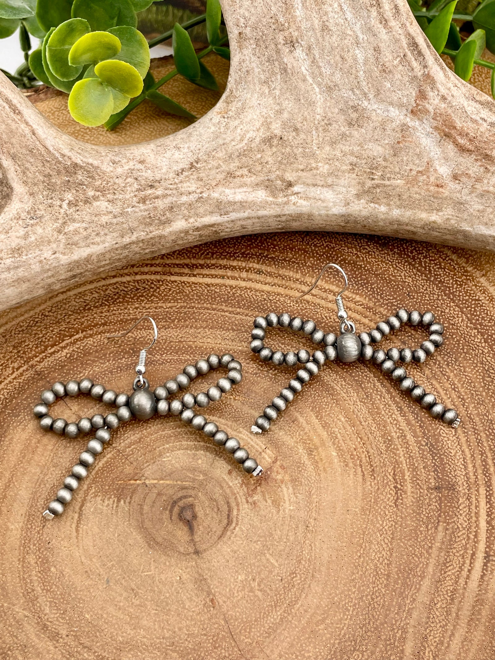 Kindry Fashion 4mm Navajo Bow Earrings