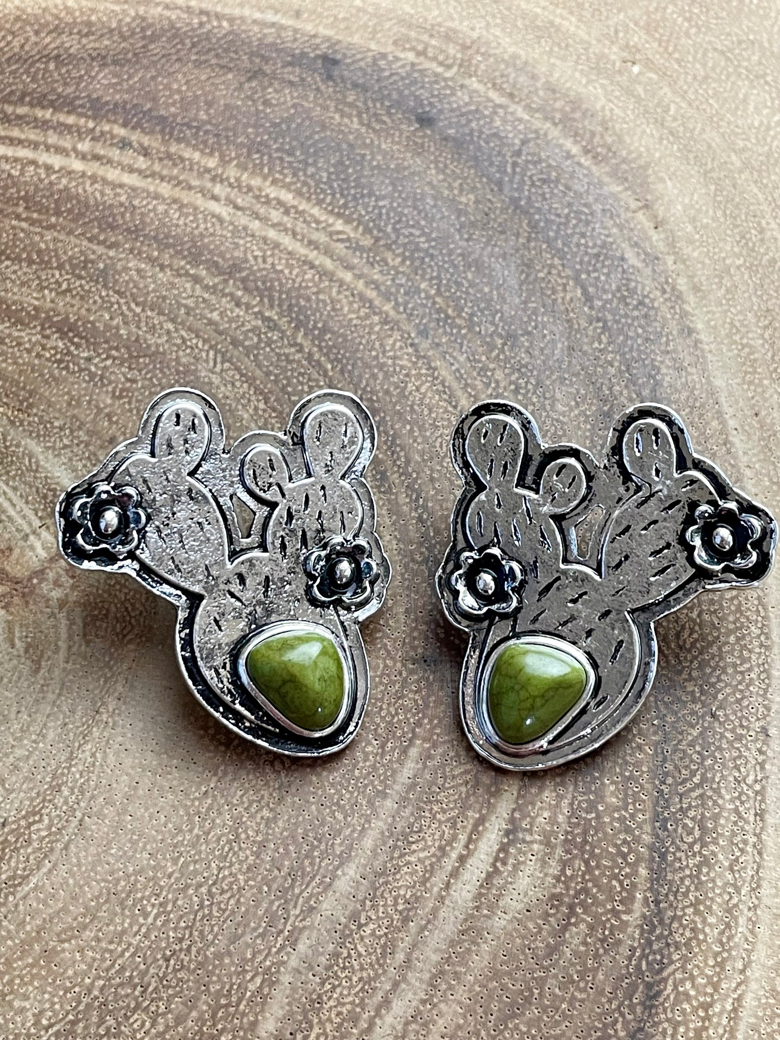 High Plains Green Stone Base Cactus Necklace & Earrings - 1.5"