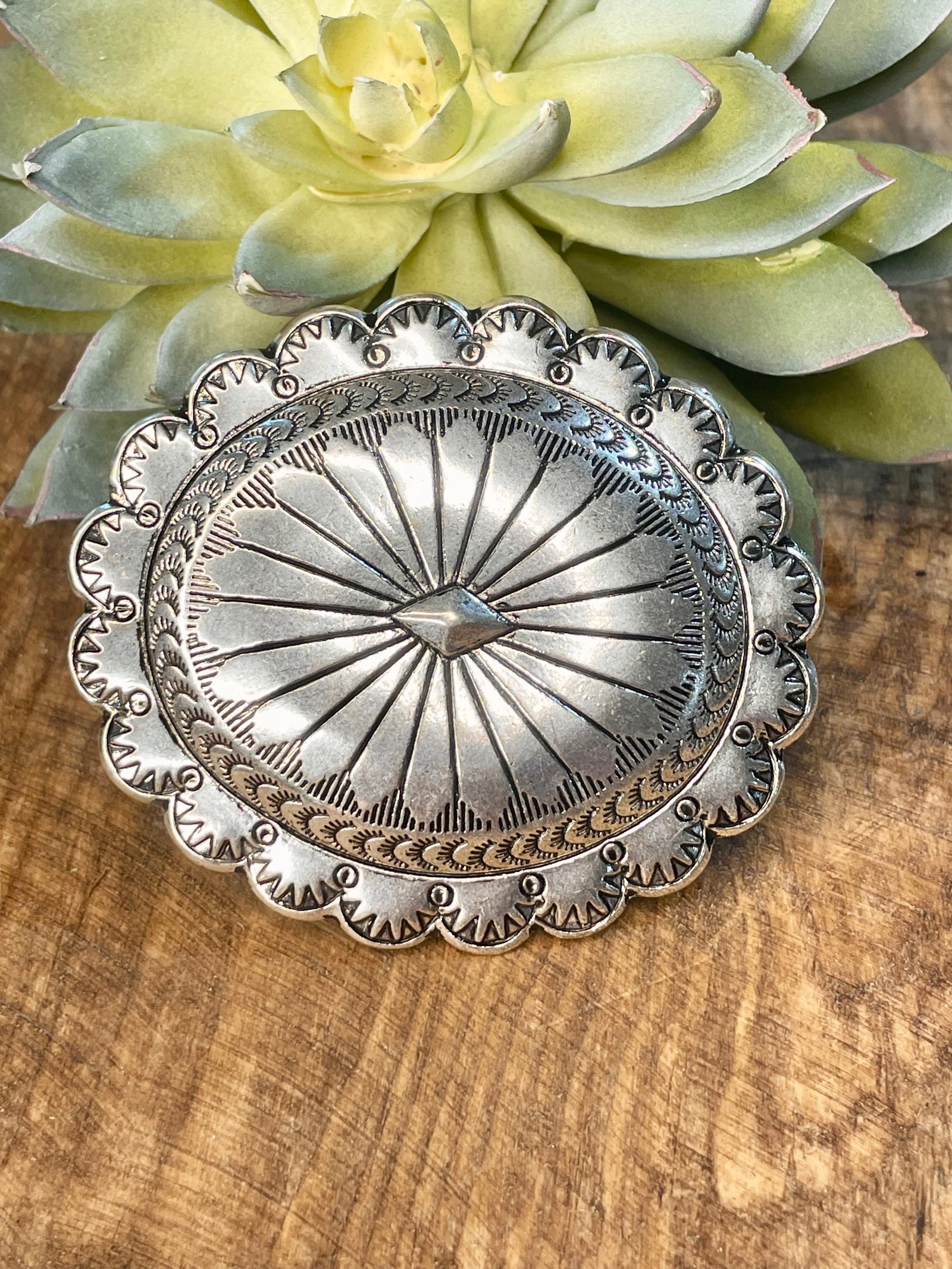 Center Diamond Scalloped Oval Concho Belt Buckle