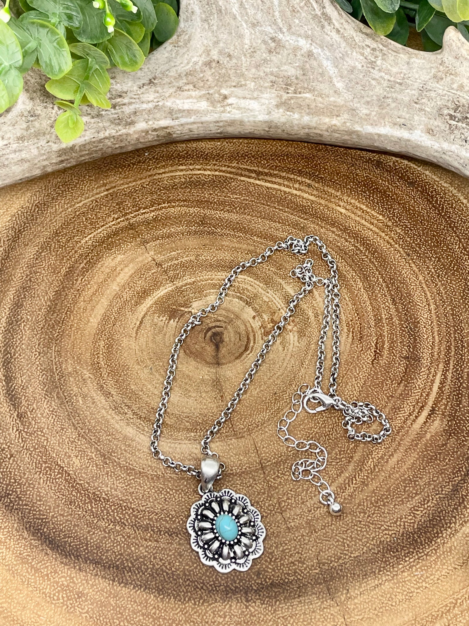 Bevel Fashion Scalloped Concho Necklace - Turquoise