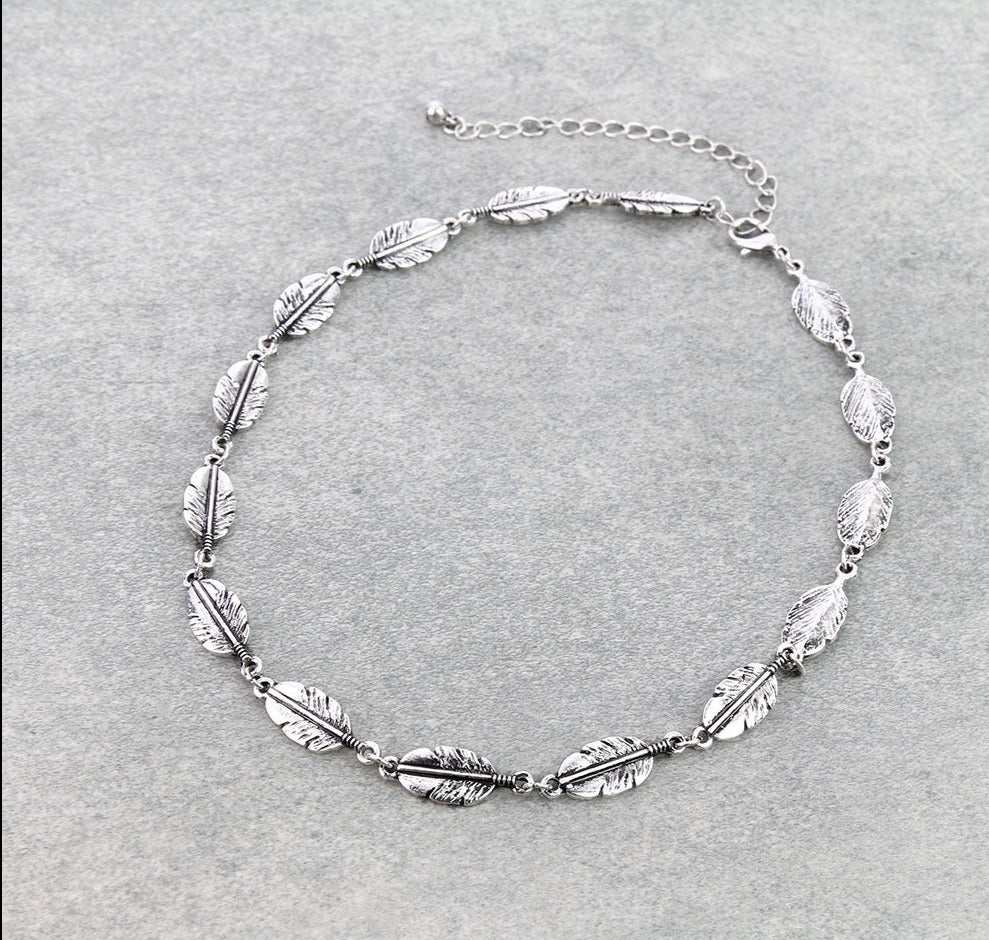 Kenley Feather Choker Necklace - Silver