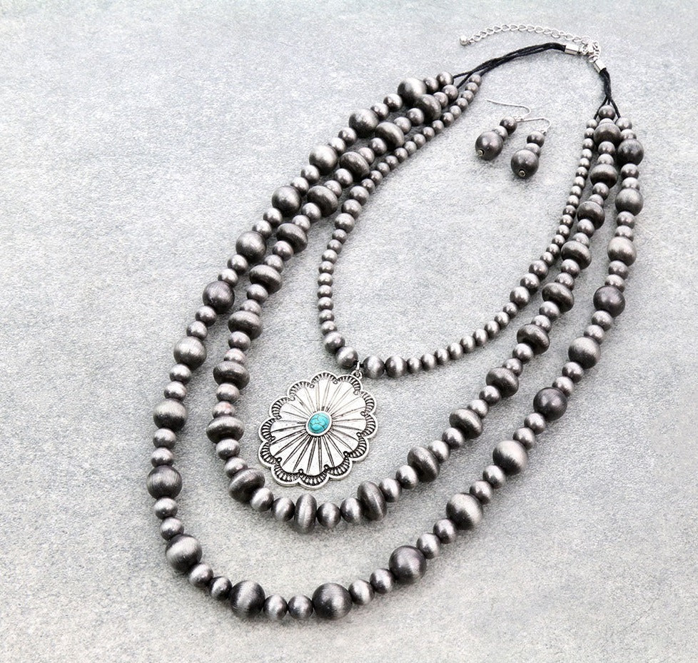 James 3 Strand Varied Navajo Necklace With Oval Concho Pendant - Turquoise