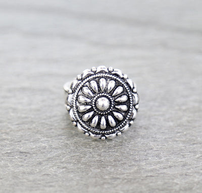 Belvita Teardrop Circle Concho Stretch Fashion Ring