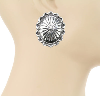 Silver concho-style belt buckle on a mannequin bust with 'Blue Tortoise' branding.