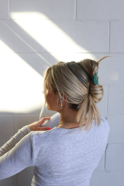 OVERSIZED LAY DOWN CLAWS ( 33 COLORS )