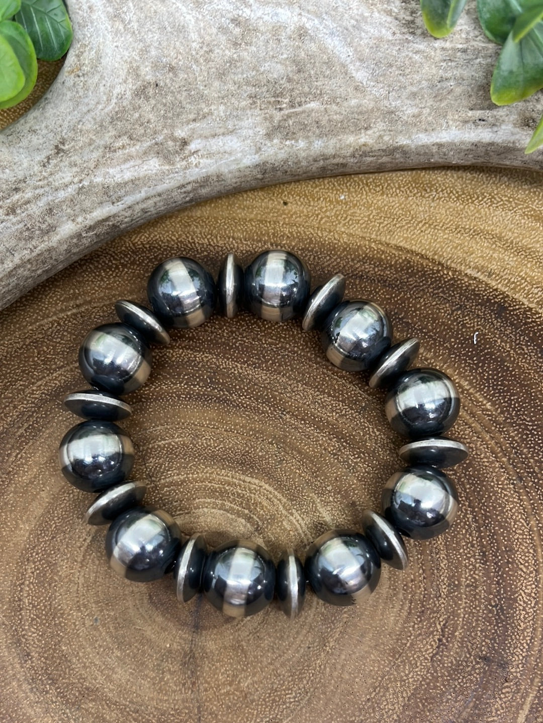 16mm Round Navajo Pearl Stretch Bracelet With Saucer Beads