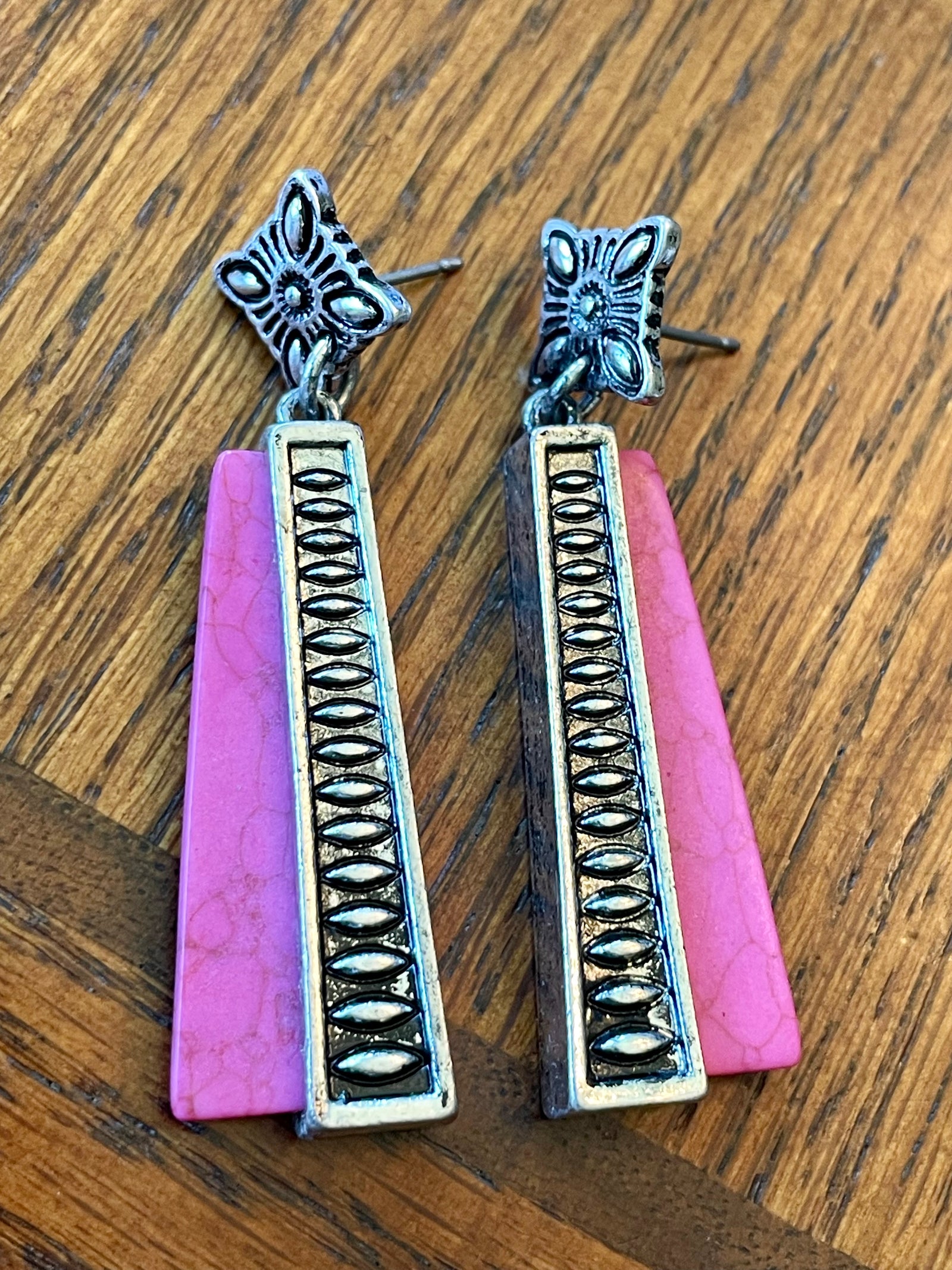Merriweather Bar Slab Earrings - Pink