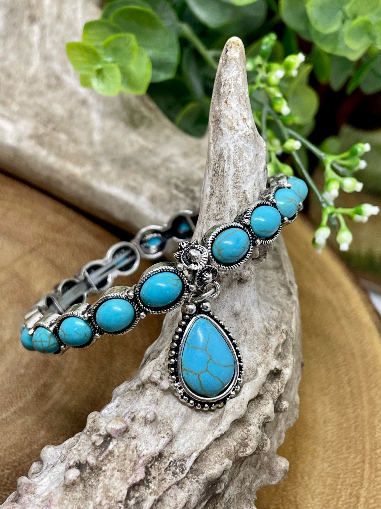 Bittersweet Fashion Stone Stretch Bracelet With Teardrop Pendant