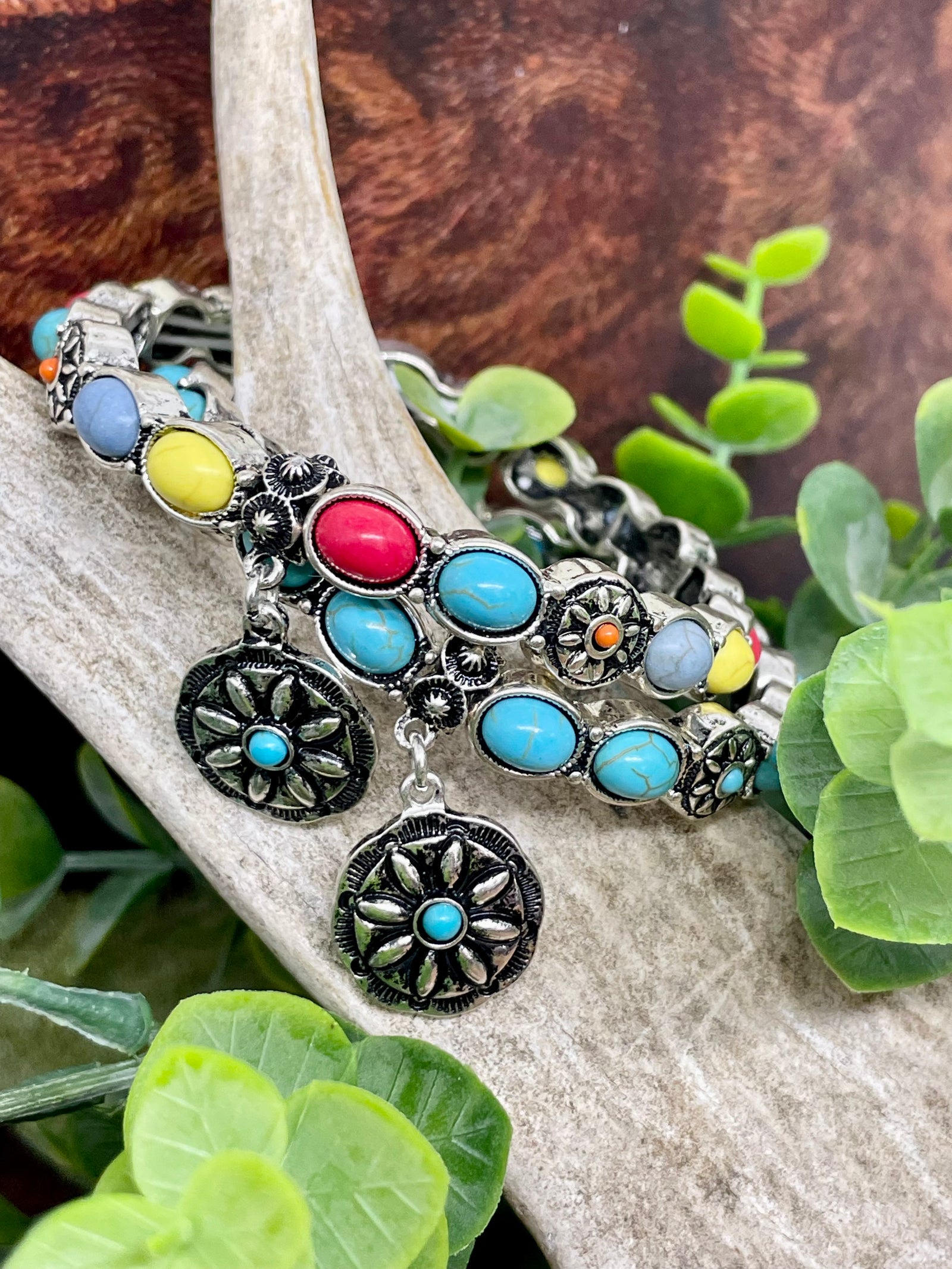 Vermillion Fashion Round Concho Pendant Stretch Bracelet