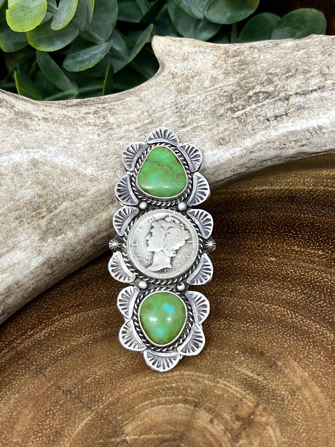 Lady Liberty Turquoise Ring With Scalloped Edge - size 8