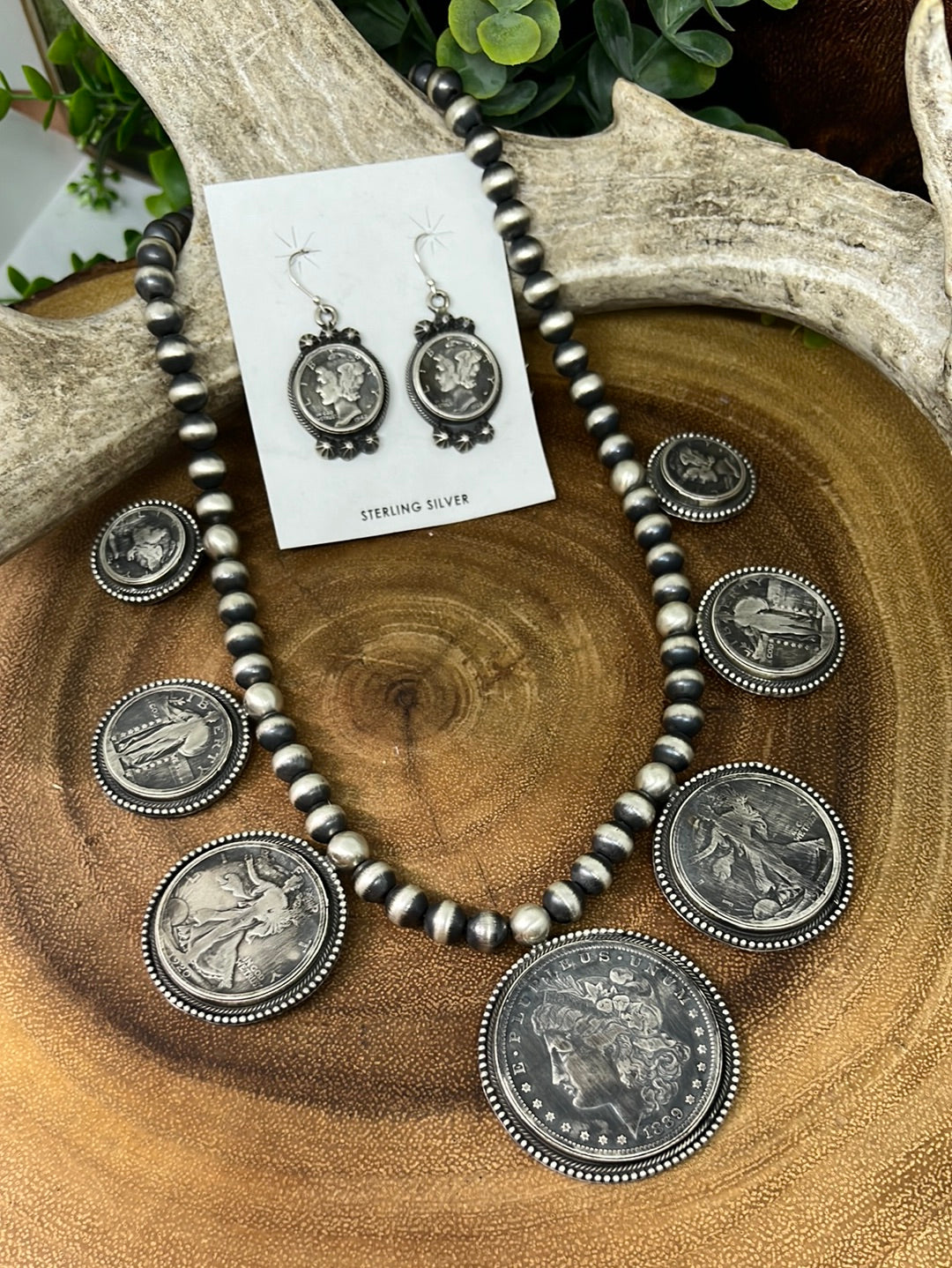 4 Piece Best Friend Necklace, I Love You Hands in ASL Cut on a Half Dollar  - Etsy | Best friend necklaces, Friend necklaces, Bff necklaces