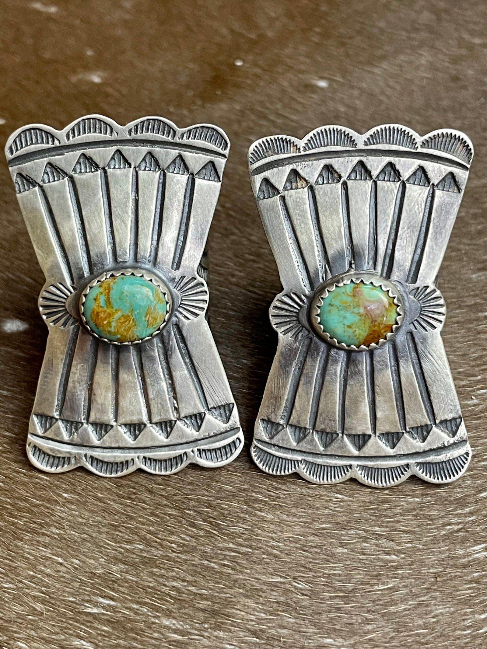 Wesley Vertical Shield Ring with Turquoise Stone - Green