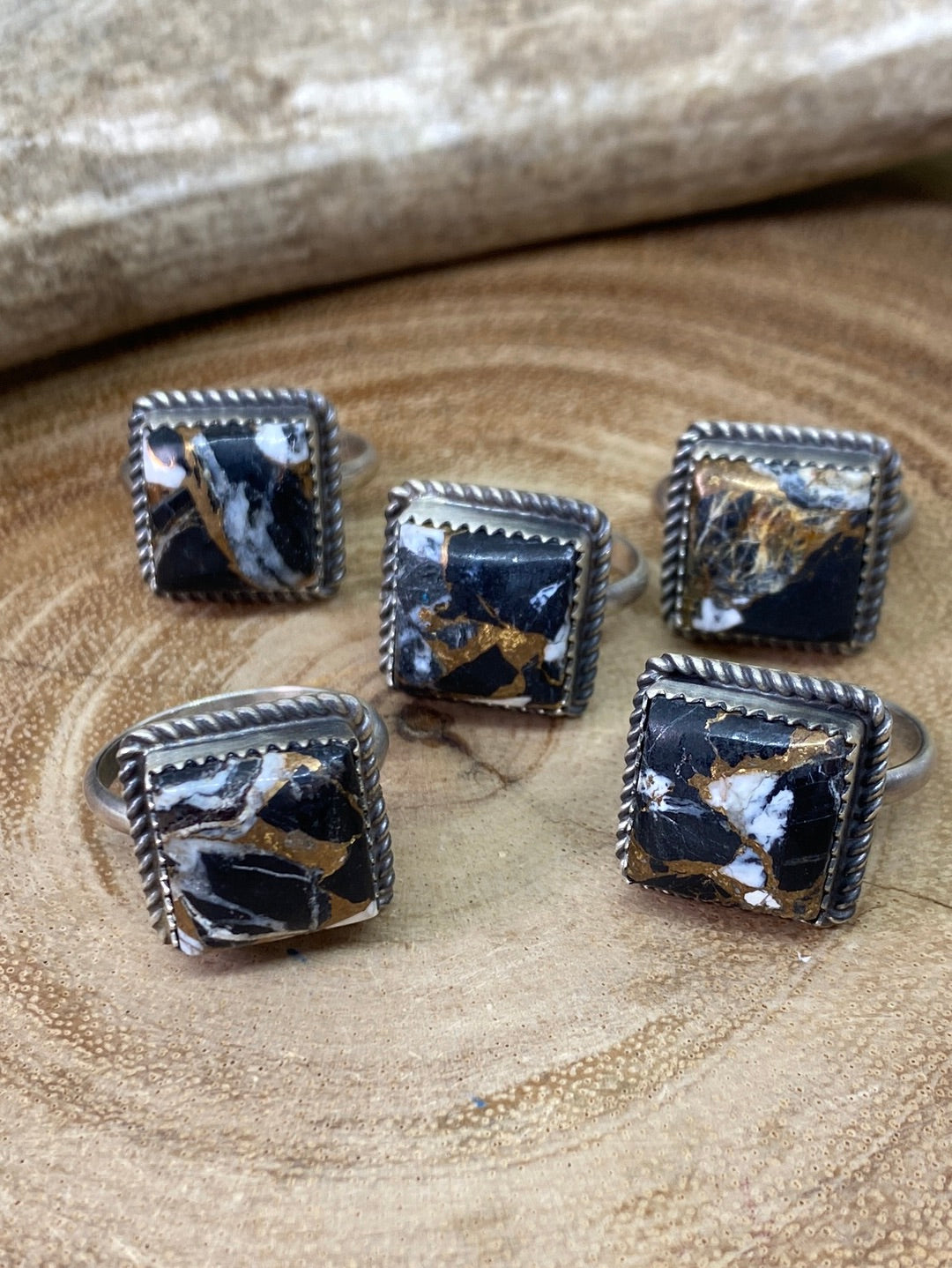 Henley White Buffalo Mix Roped Square Ring